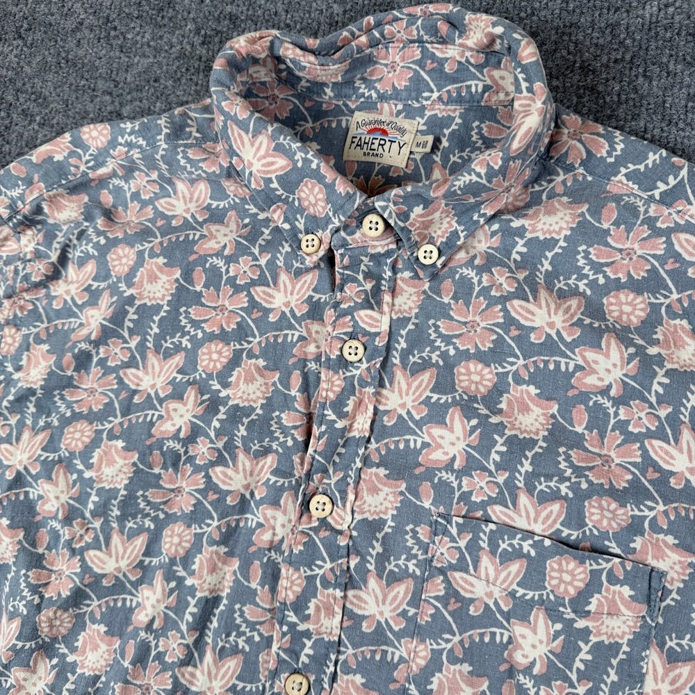 Faherty Breeze Shirt Mens M Pink Blue Floral Batik Short Sleeve Button Up